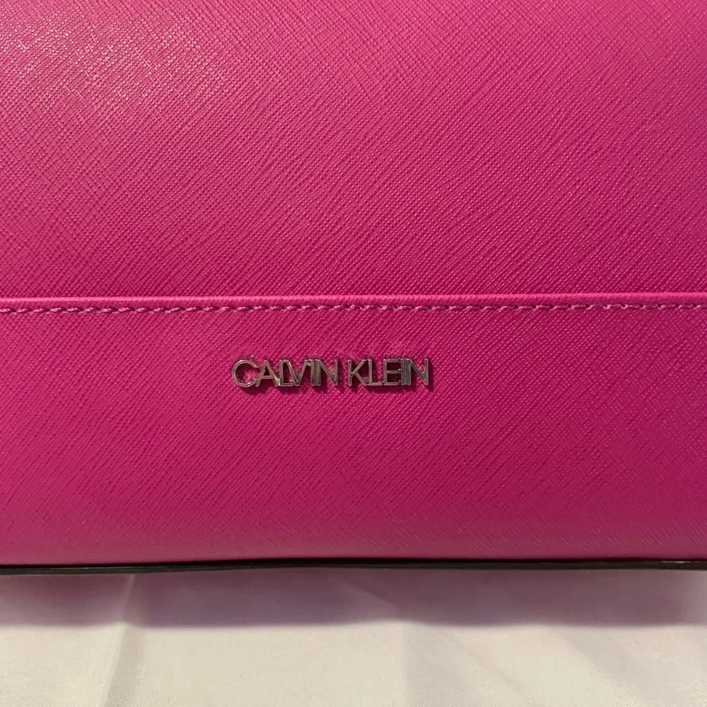 NWT Calvin Klein Vinyl Cosmetic Case